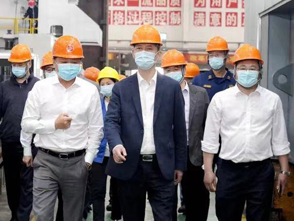 市政府黨組成員、新區(qū)黨工委副書記錢洪文蒞臨我司考察指導(dǎo).jpg
